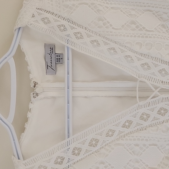 Two Sisters Lace dress with bell sleeves - Picture 4 of 4